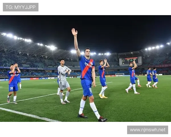 皇马后防伤病名单扩大:球队稳定性面临考验,争冠形势逐步反映。