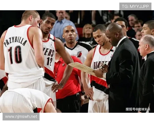 康纳刚去健身房两分钟就被教练叫停了？这也太不像训练狂了吧！