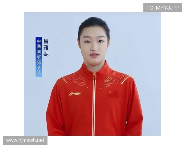 昌雅妮出门一背包像去首映，买个路边甜筒都带着光环