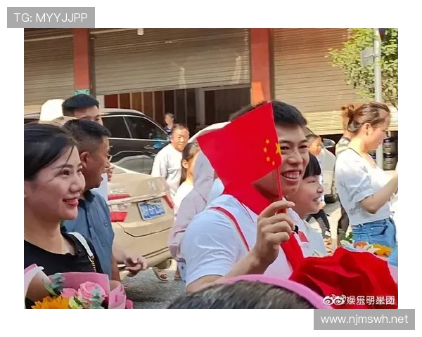 谌利军居然穿得比明星还时髦，这篮球圈啥时候成T台了？